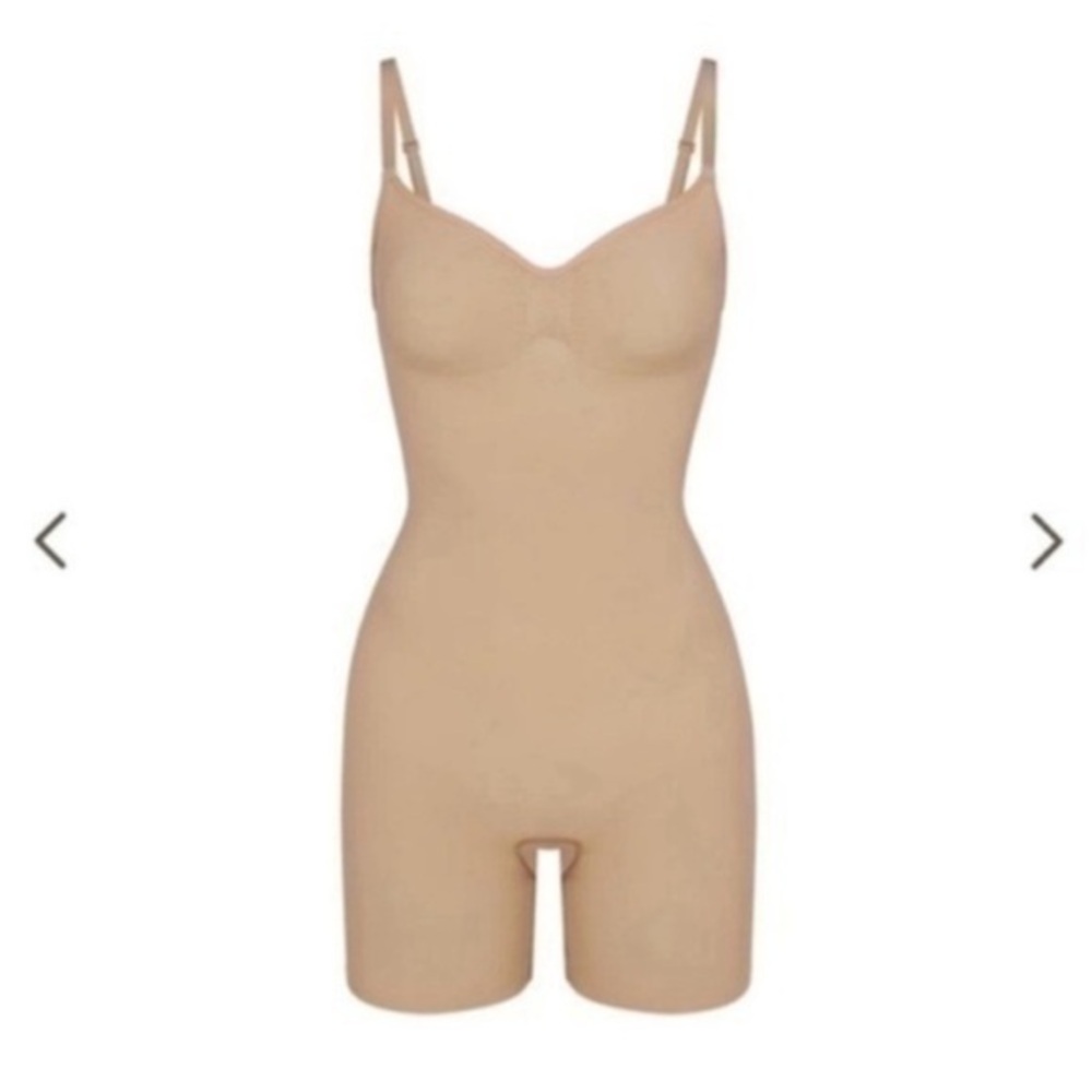 SKIMS SEAMLESS SCULPT MID THIGH BODYSUIT CLAY BEIGE MEDIUM